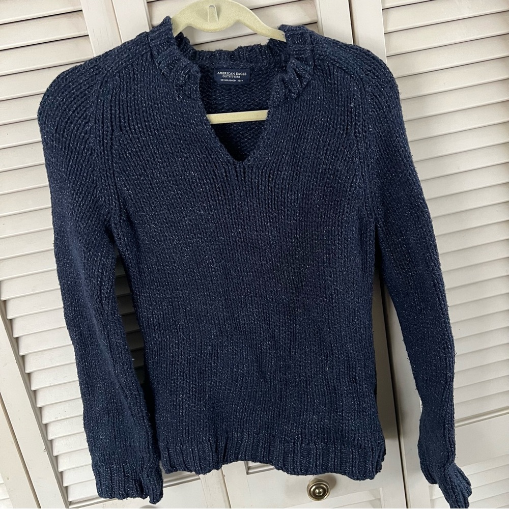 American Eagle vintage sweater navy blue v neck long sleeve sweater